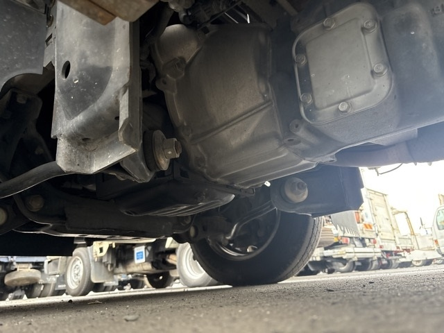 NHR69E-7452666 - ISUZU ELF TRUCK (White - 2003)